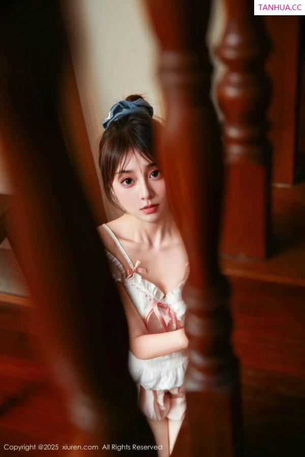   [XiuRen]高清写真图 2025.09.05 No.10730 炎恬kitty 粉色连衣短裙第14张图片